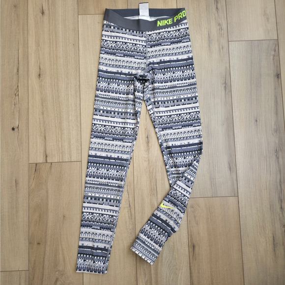 Nike Pro Striped 8 Bit Fair Isle Black/White Workout Tights Women Sz S 683717 - Picture 4 of 9